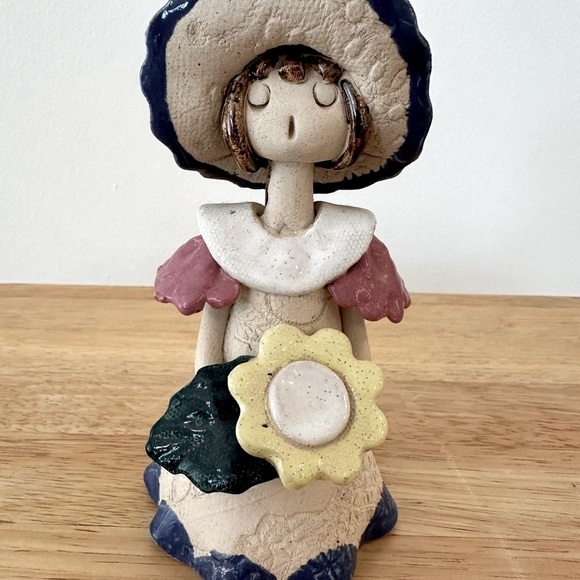 VTG🌻Handmade Ceramic Doll Girl w/Long hair holding a beautiful yellow🌻flower - Picture 4 of 9
